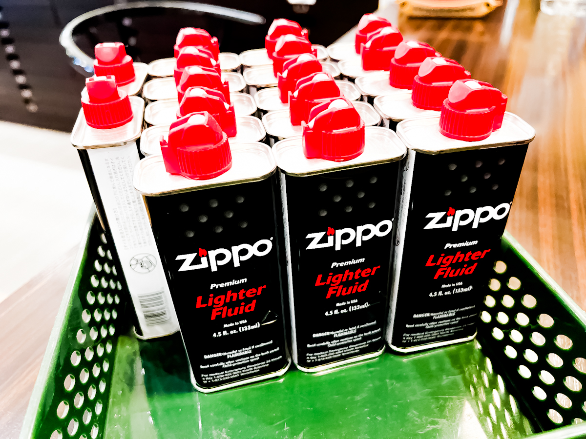 ZIPPO OIL(ジッポーオイル)１缶２００円なり。