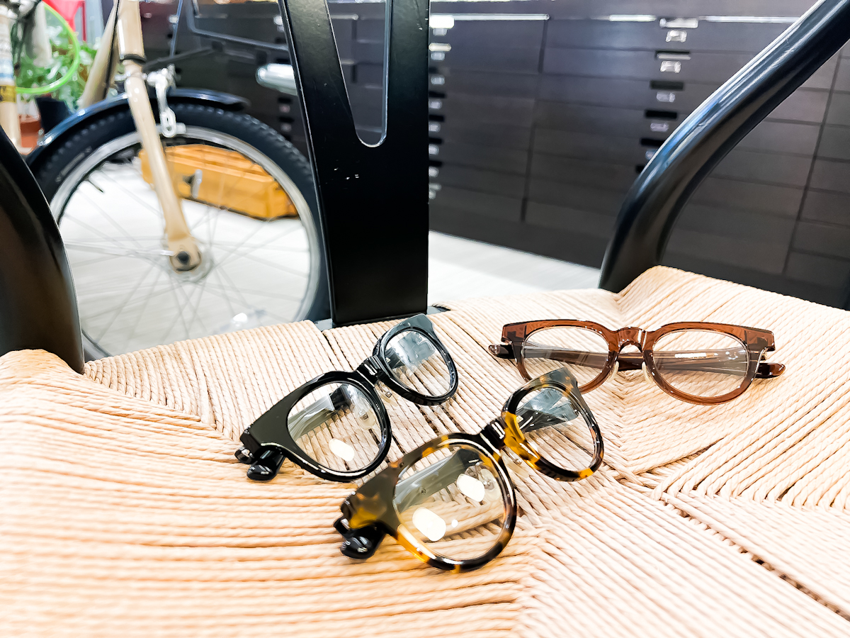 If you want unique glasses, this is it.フォーナインズ FN-0448