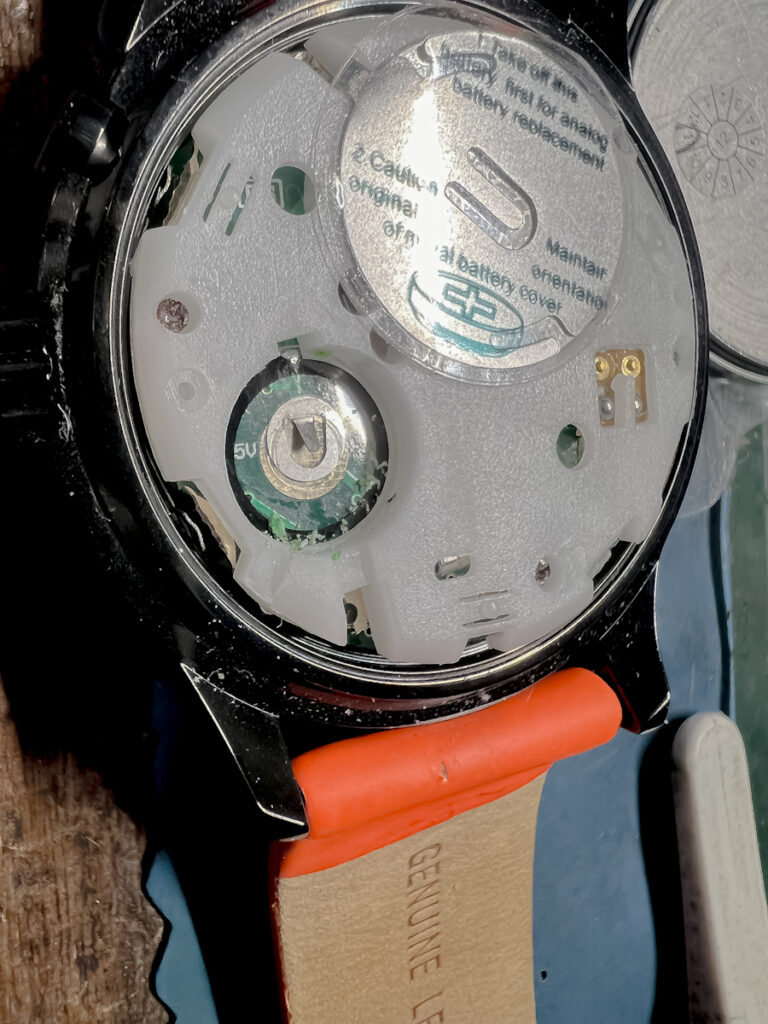 液漏れ
故障
腕時計
時計修理
電池交換
静岡　函南