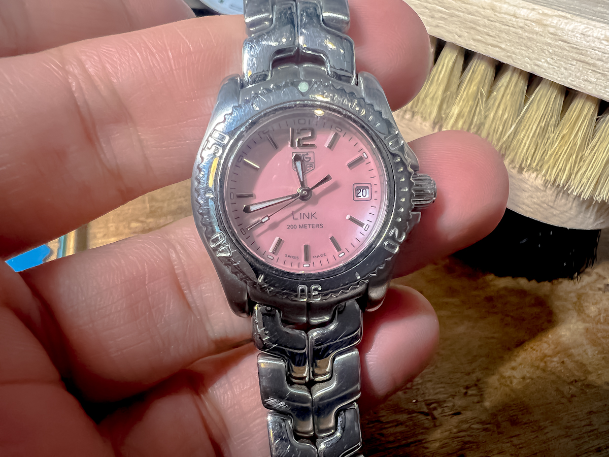 PINK TAG Heuer(タグホイヤー)電池交換。可愛いタグホイヤー。CUTE TAG.