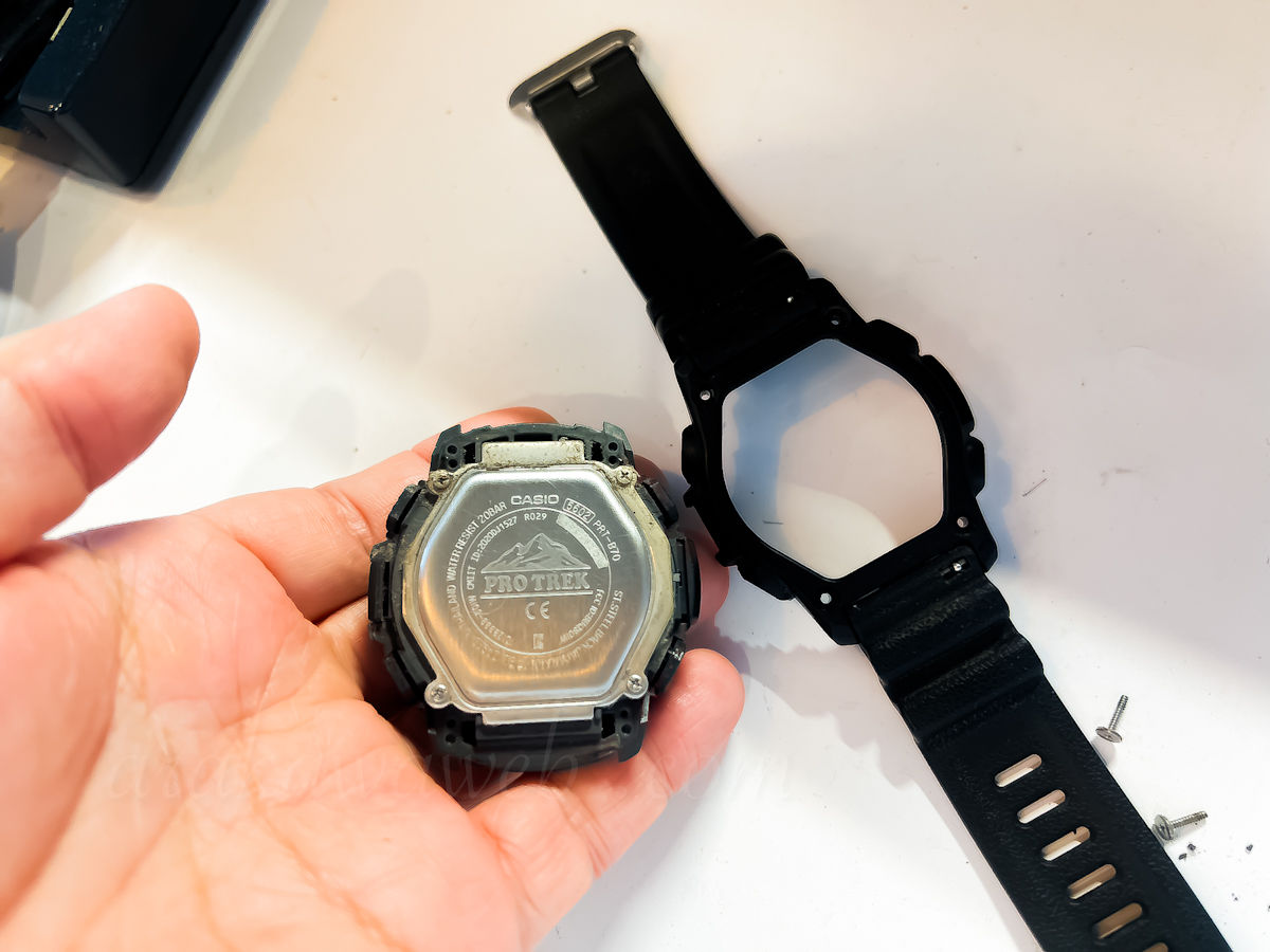 CASIO PROTREK PRT-B70 BATTERY CHANGE。プロトレックの電池交換
