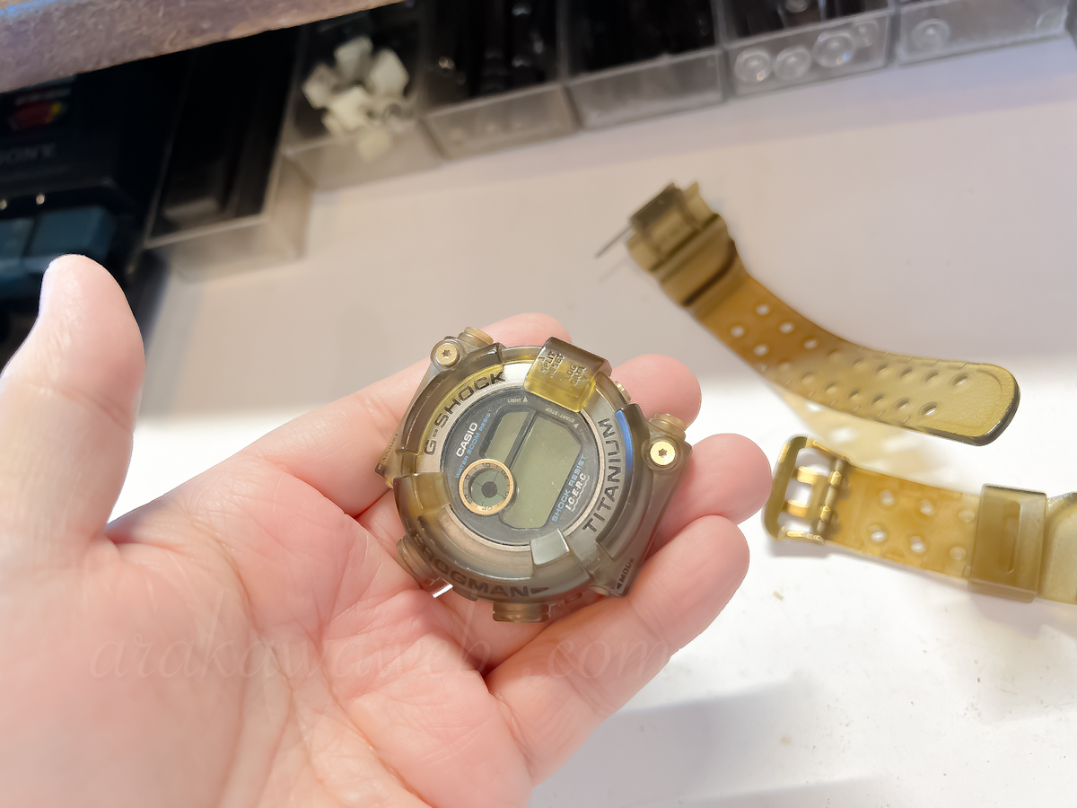 またまたCASIO G-SHOCKの電池交換。DW-8200K（1294）経年劣化アリだけど電池交換修理しました。