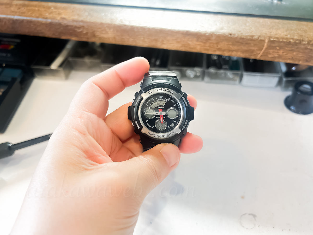 CASIO G-SHOCK AW-590の電池交換、当店で料金1500円！時計屋のプロが迅速対応します。