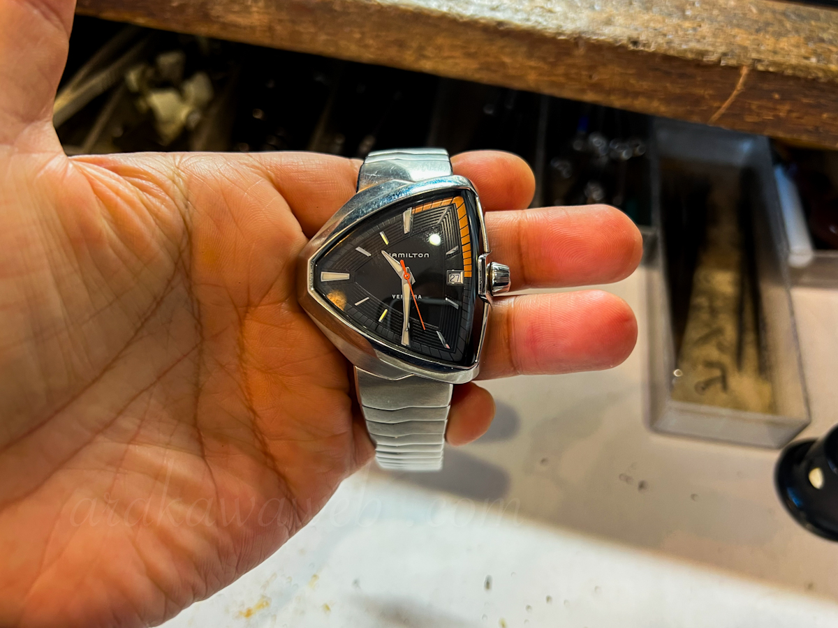 【HAMILTON VENTURA H245510】電池交換を2,000円で実施。静岡県の時計修理専門店ARAKAWA【1級時計修理技能士在籍】