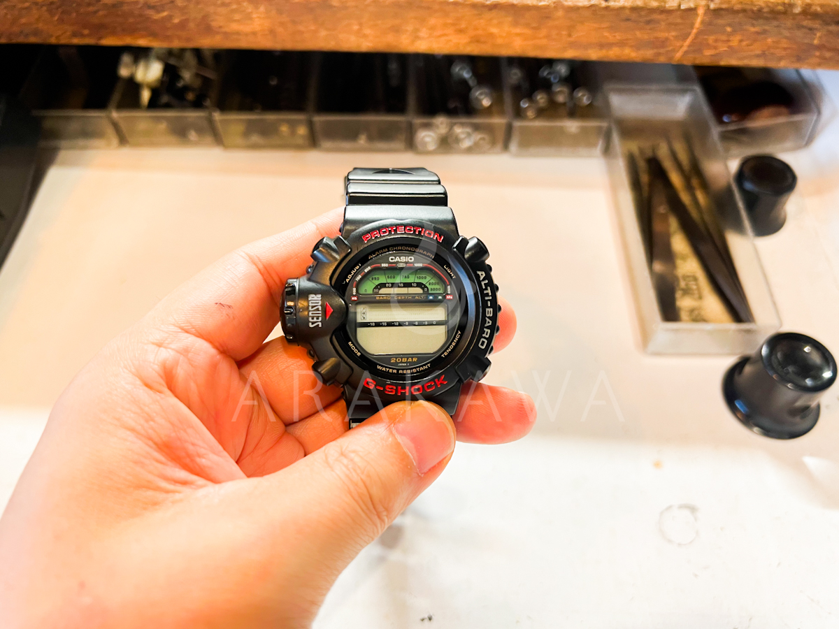 電池交換は1級時計修理技能士在籍の荒川時計店へ！G-SHOCK「DW-6500」の電池交換で液漏れによる故障発生！