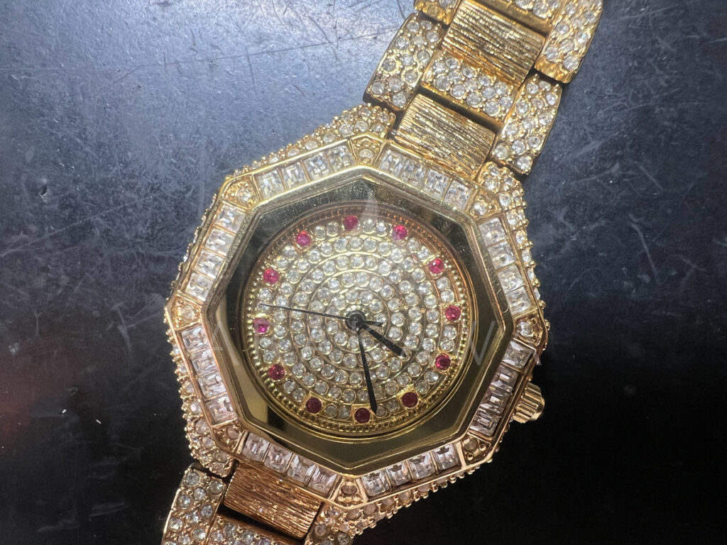 Louis Lasserre
PARIS
腕時計
静岡