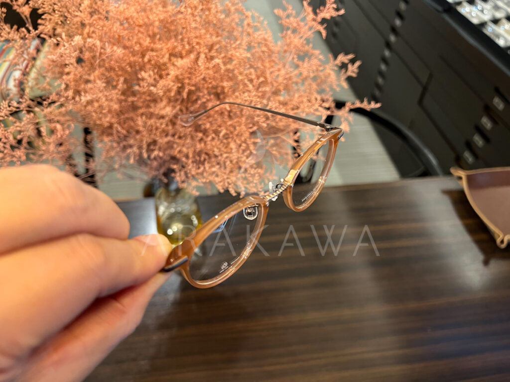 シークレットレメディ
S-048
ミルキーテラコッタ
眼鏡女子
静岡
荒川時計店