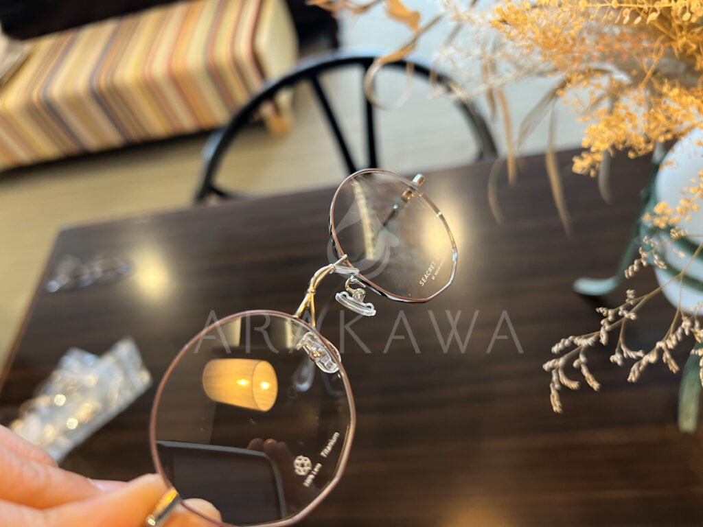 シークレットレメディ
S-081
カシスブラウン
ライトグレー