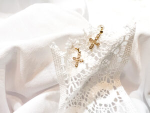 K18 ダイヤモンド クロスピアス 十字架ピアス